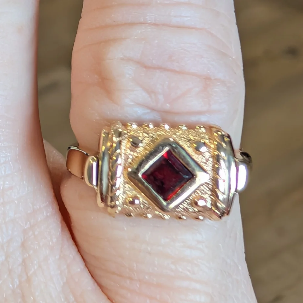 14k Gold Garnet Etruscan Style Ring - sz. 3.5 - Picture 8 of 12